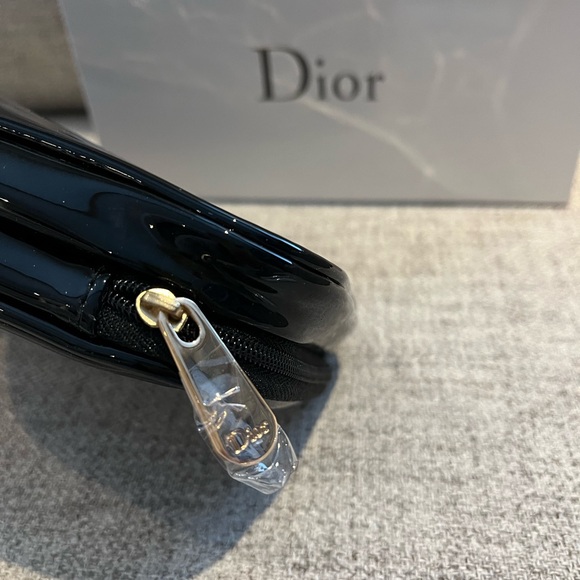 Dior Vanity Set - Dior Makeup bag, Dior Addict Lipglow & Dior Show 4D Maximizer - Picture 9 of 16
